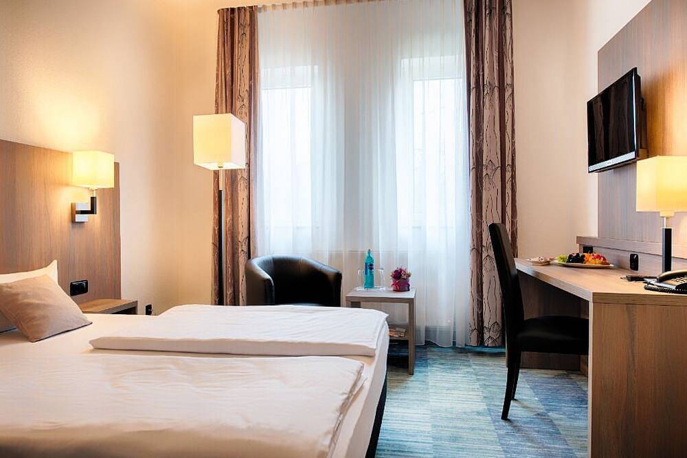 Unwind in Inviting Room w/ Onsite Sauna | Steps to Ruhr Park Shopping Center in Bochum, Ruhrgebiet