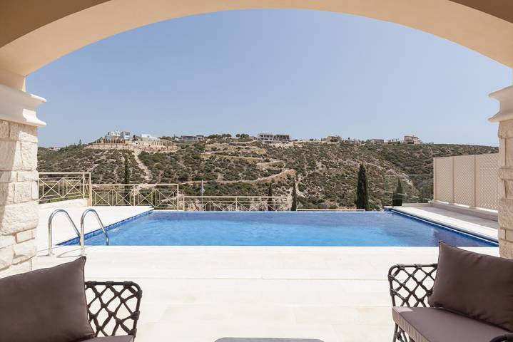 Villa for 6 people, with children pool and pool as well as garden, child-friendly in Aphrodite Hills