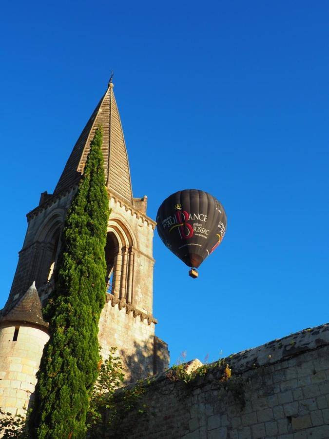 Location de vacances pour 2 personnes, avec jardin ainsi que vue et terrasse à Gennes - 2