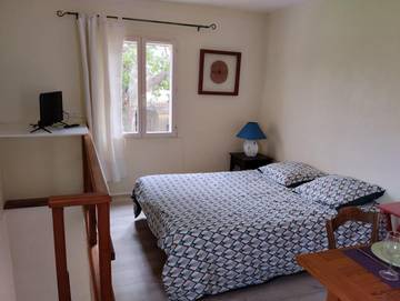 Gîte pour 2 personnes, avec piscine ainsi que vue et jardin à Suze-la-Rousse