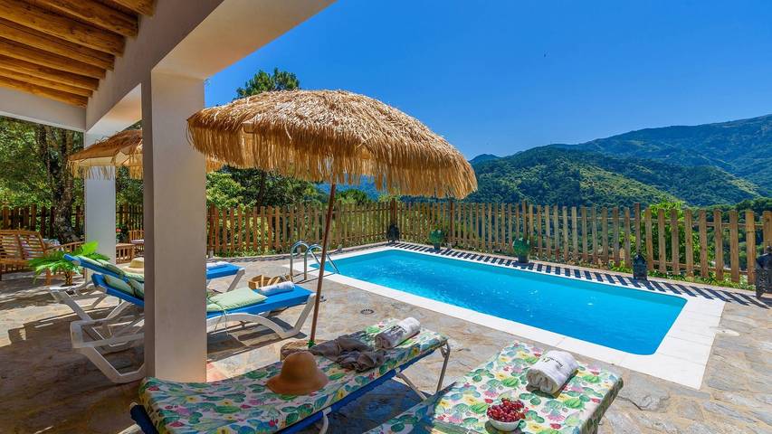 Casa de vacaciones para 10 personas, con Balcón/Terraza y Piscina en Jubrique