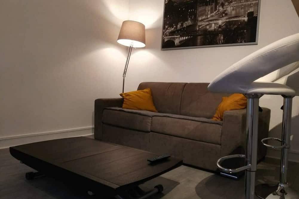 Entire apartment, Comfy Parisian studio! in Ivry-sur-Seine, Val-de-Marne