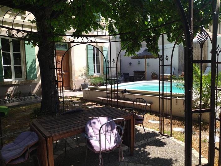 Gîte pour 2 personnes, avec terrasse ainsi que piscine et jardin à Mallemort - 2