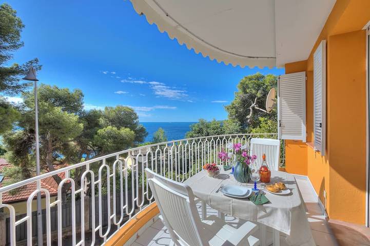 Appartement de vacances pour 2 personnes, avec balcon et piscine à Cap-d'Ail