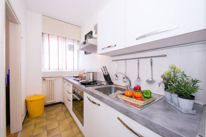 Apartamento entero, Kiki House for 4 with Balcony & Lift in Lugano, Lago de Lugano
