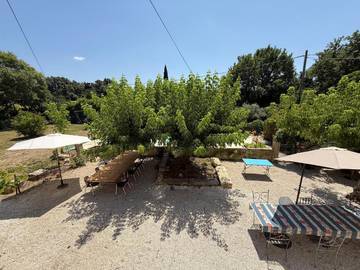 Gîte pour 15 personnes, avec jardin et piscine, animaux acceptés à Richerenches