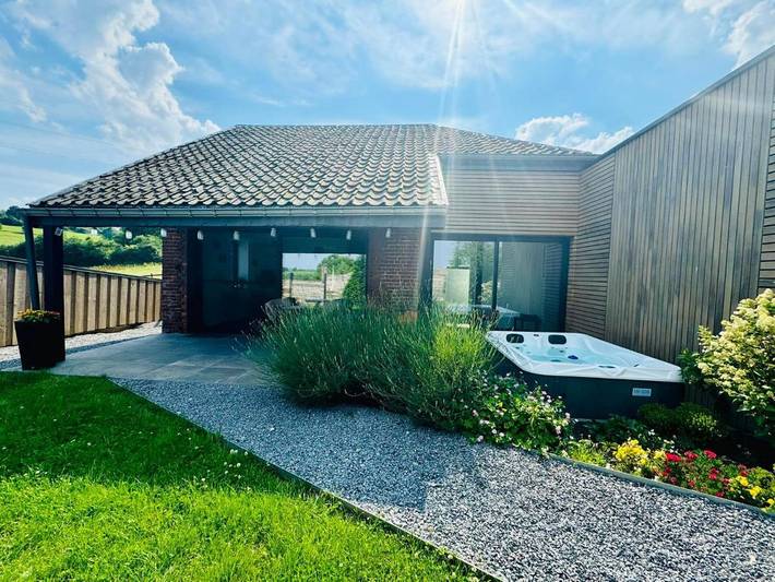 Location de vacances pour 2 personnes, avec Jacuzzi et Terrasse ainsi que Jardin et Vue à Herve