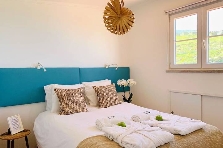 Unique Romantic Beach House by the Atlantic Ocean in Azenhas do Mar, Costa de Lisboa