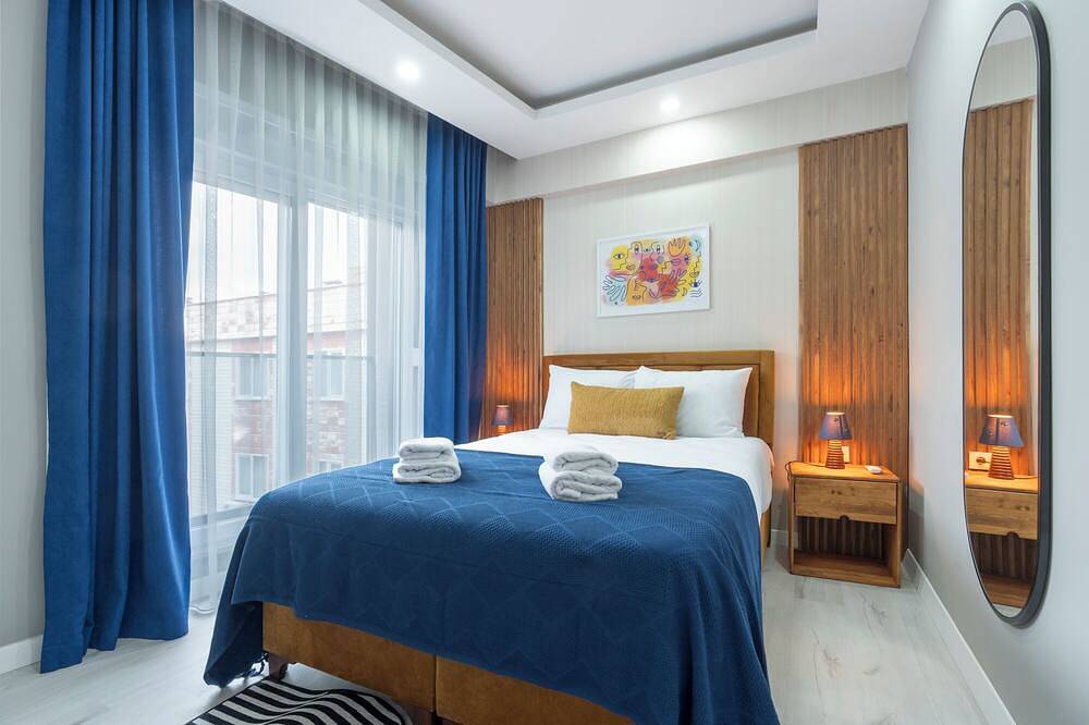 Entire apartment, Design-Led 1Br Antalya City Centre Close to Avm, Old Town - Navy in Antalya, Antalya Province