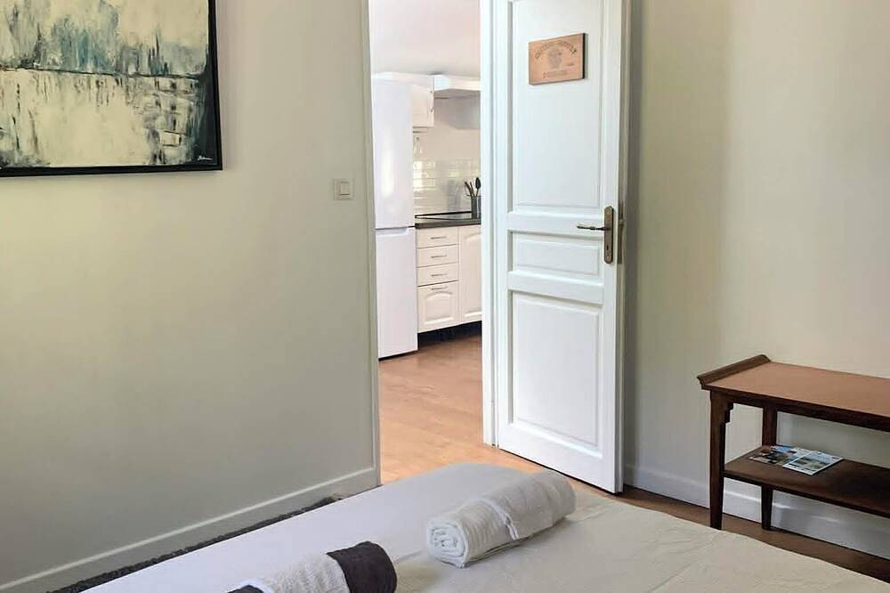 Appartement entier, Petit gîte dans les bois avec piscine privative in Saint-Jean-d'Estissac, Périgord Pourpre