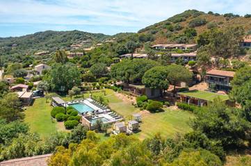 Hôtel pour 2 personnes, avec jardin ainsi que vue et piscine, animaux acceptés dans Plage De Maora