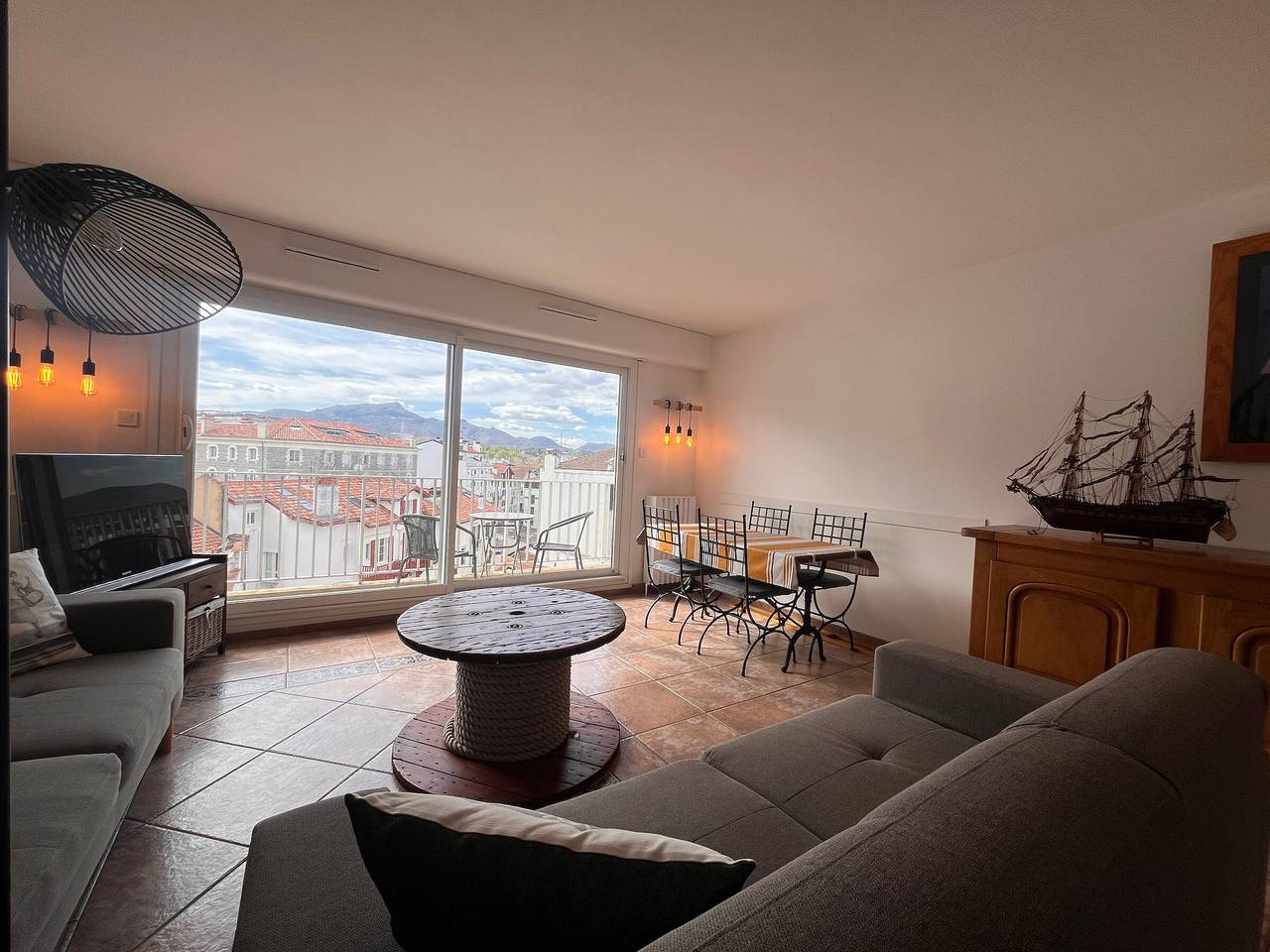 Ganze Wohnung, Drei-Zimmer-Wohnung im Herzen von Saint-Jean-de-Luz mit Balkon und fantastischer Aussicht in Saint-Jean-de-Luz, Bayonne und Umgebung