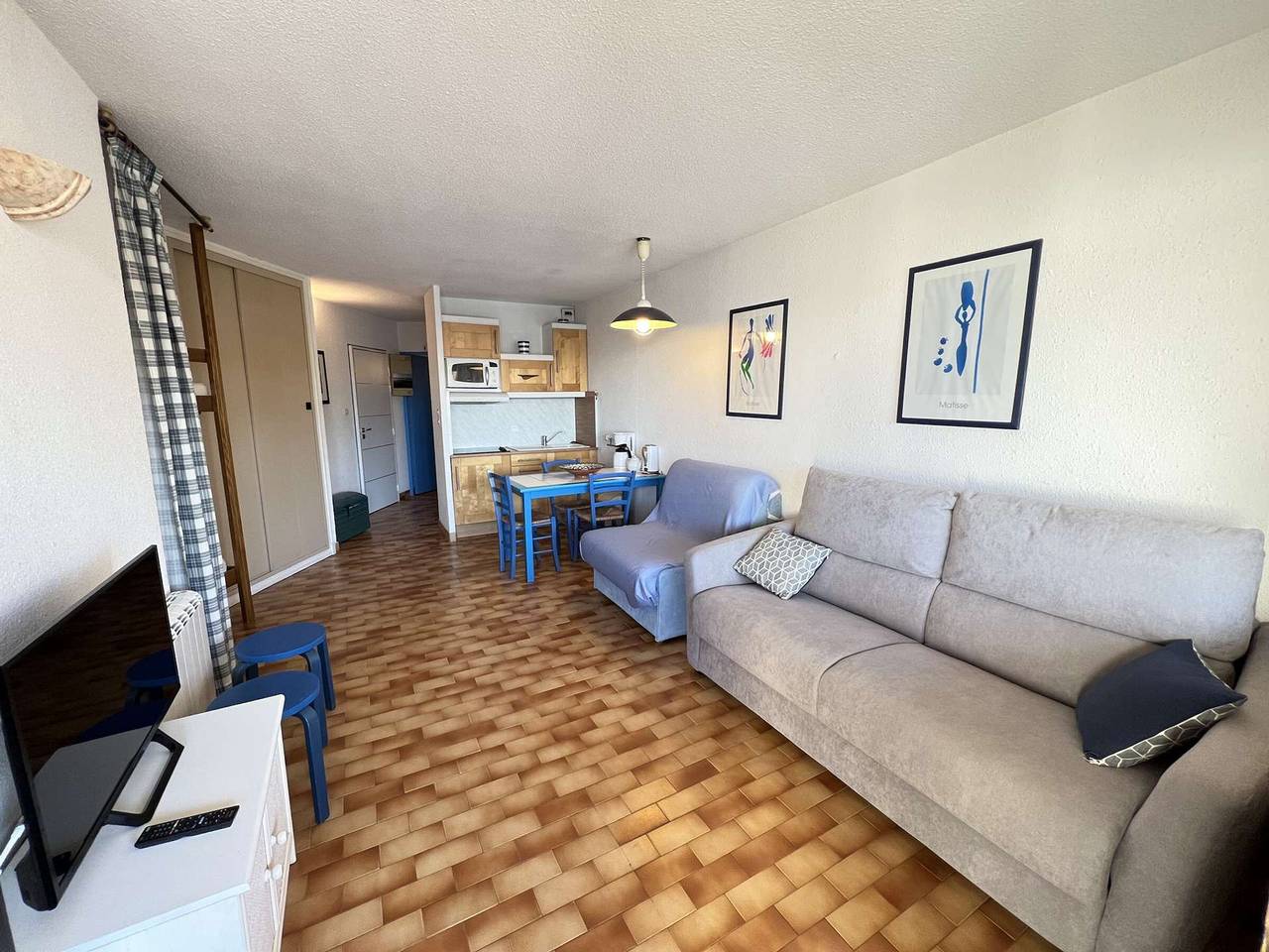 Studio entier, Studio cabine avec piscine, parking, lave-linge, quartier calme à Cap d'Agde in Cap d'Agde, Agde