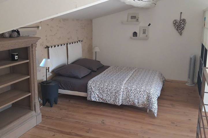 Location de vacances pour 2 personnes, avec Terrasse ainsi que Jardin et Piscine à Grillon - 4