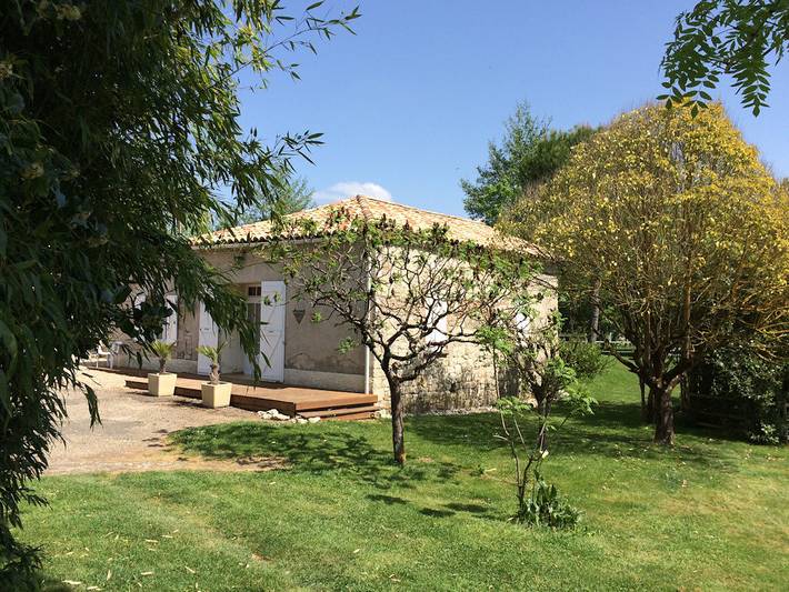Gîte pour 5 personnes, avec jardin ainsi que terrasse et piscine