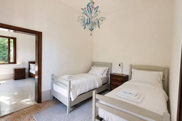 A Cosy Villa in a lush Park just 5’ from Central Padua. Free Car Park in Albignasego, Provincia di Padova