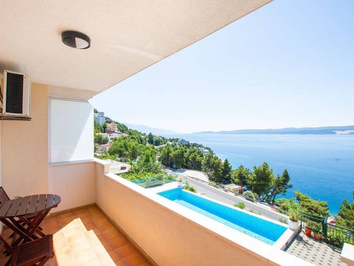 Ferienwohnung für 4 Personen, mit Balkon und Terrasse sowie Pool