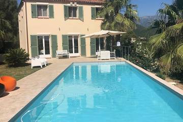 Location de vacances pour 8 personnes, avec jardin à Serra-di-Fiumorbo