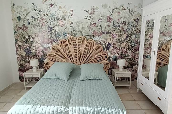 Entire apartment, Single storey studio, private swimming pool, secure parking in Callian, Draguignan region