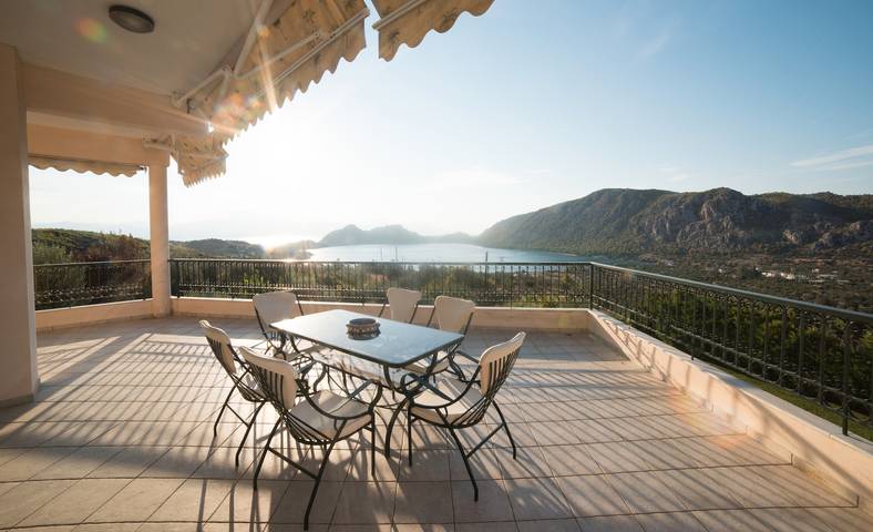 Ferienhaus für 6 Personen, mit Garten und Kinderpool sowie Seeblick in Loutraki