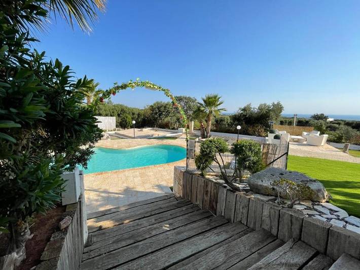 Villa per 5 persone, con panorama e piscina nonché giardino, adatto a famiglie con bambini a Monopoli