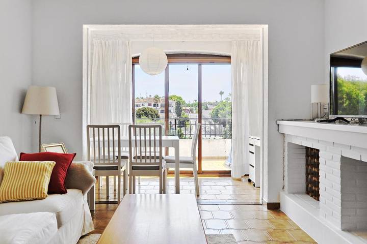 Apartamento de vacaciones para 4 personas, con piscina además de jardín y vistas - 1