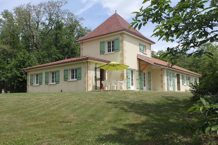 Gîte pour 6 personnes, avec terrasse et jardin à Saint-Avit-de-Vialard