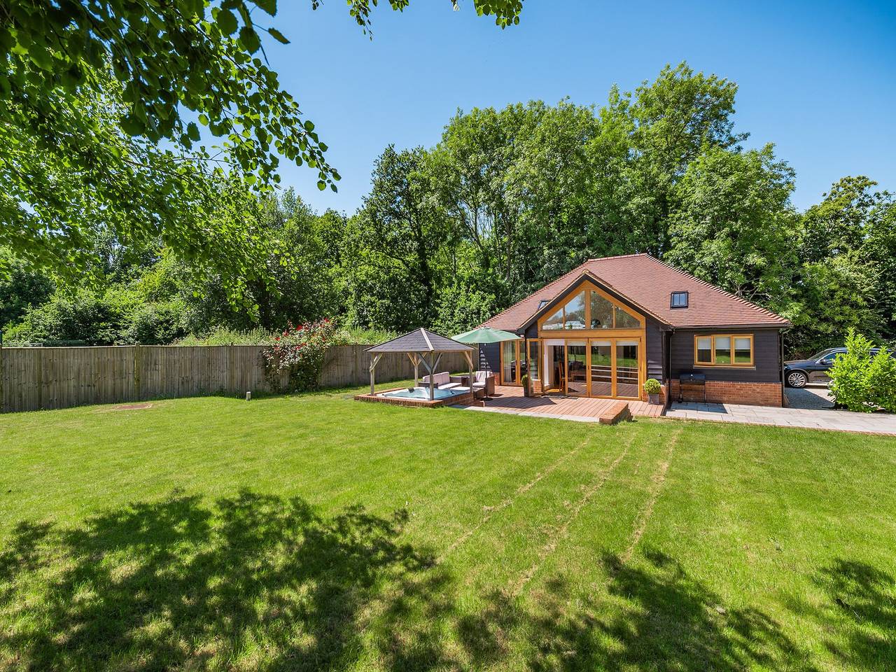 Chestnut Lodge in Greensands Ridge, Broomfield and Kingswood