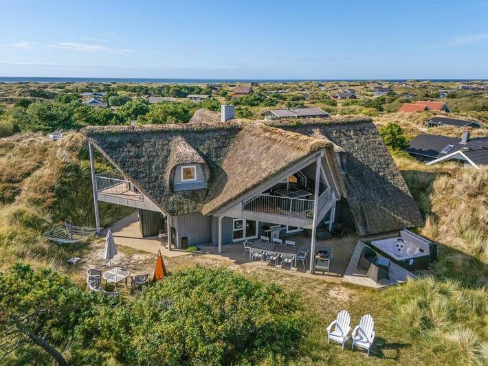 Ferienhaus mit Meerblick für 8 Personen, mit Balkon und Balkon/Terrasse sowie Whirlpool und Terrasse auf Fanø