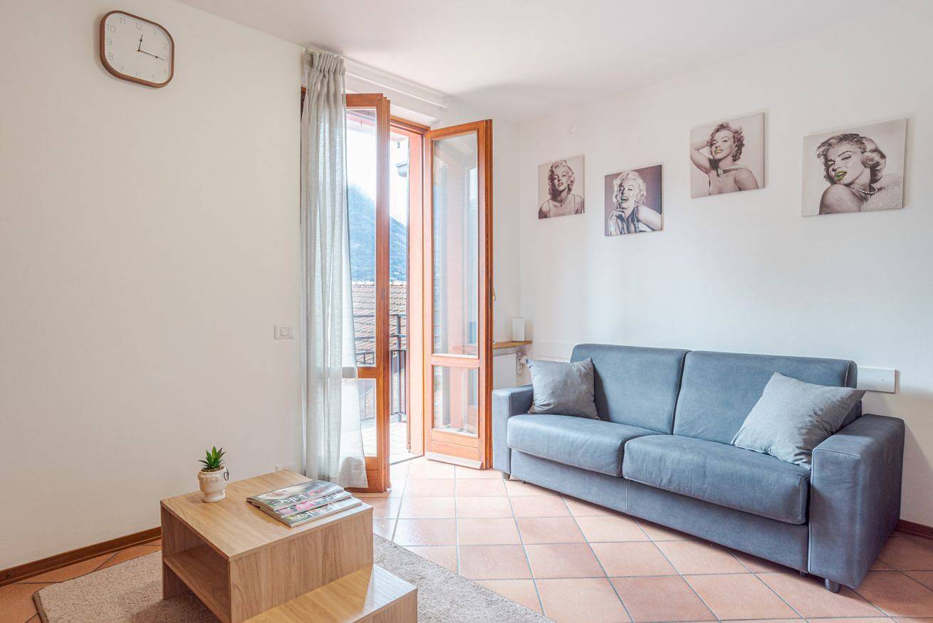 Hel leilighet, Maison Laghée-Bright Apt with balcony, Lake view! in Carate Urio, Comosjøen