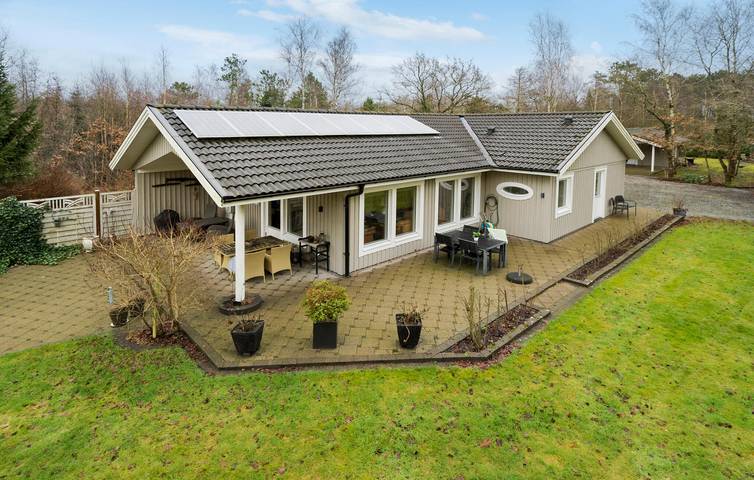 Ferieudlejning for 8 personer, med Terrasse og Jacuzzi samt Sauna i Virksund