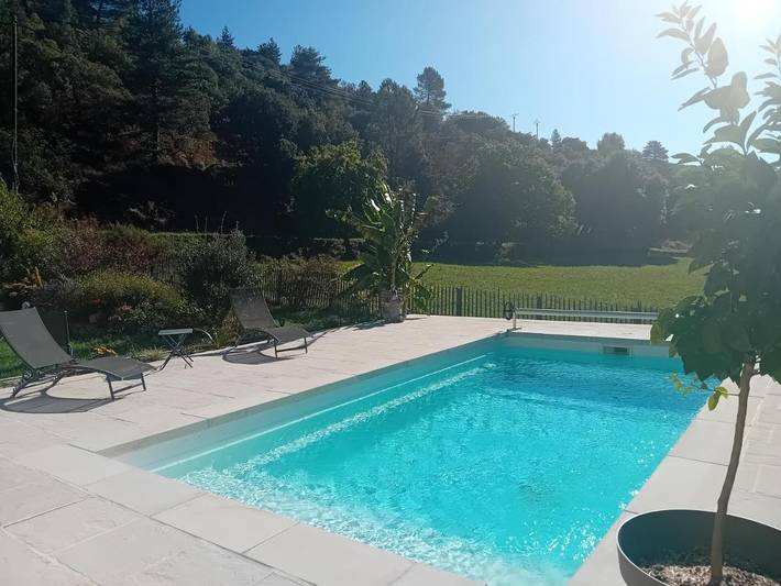Location de vacances pour 6 personnes, avec piscine ainsi que jardin et vue dans Saint-André-Capcèze - 2