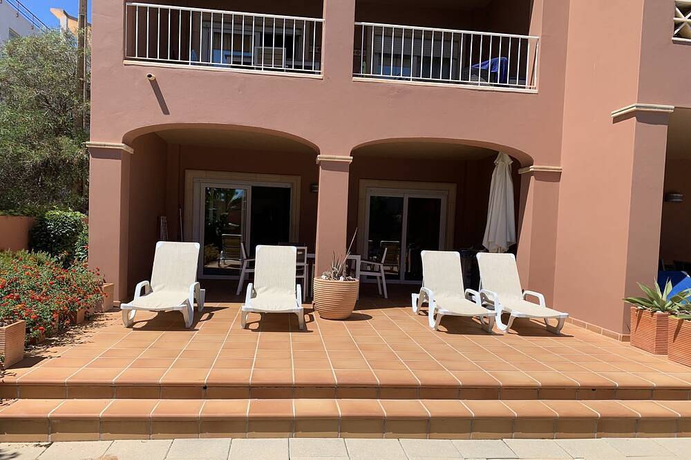 Ganze Wohnung, Tripadvisor 5 * Bewertet (70 reviews), 100 m vom Strand, Wifi & All Sky Sports / Movies in São Sebastião, Lagos