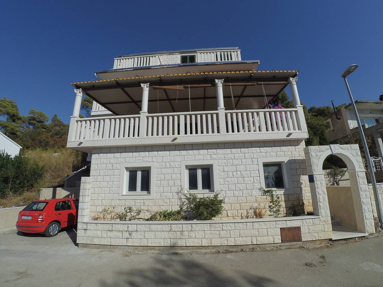 Ganze Wohnung, 2-Zimmer-Ferienwohnung mit Terrasse und Meerblick Brna, Korcula A-15730-b in Blato, Korcula