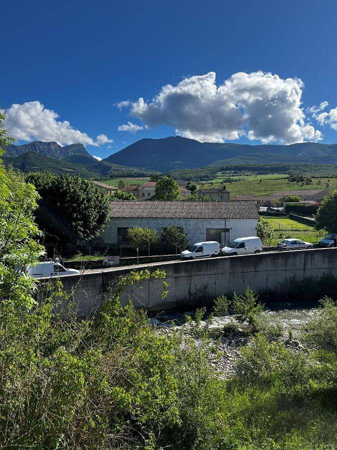 Location de vacances pour 2 personnes, avec vue et terrasse à Bourdeaux - 2