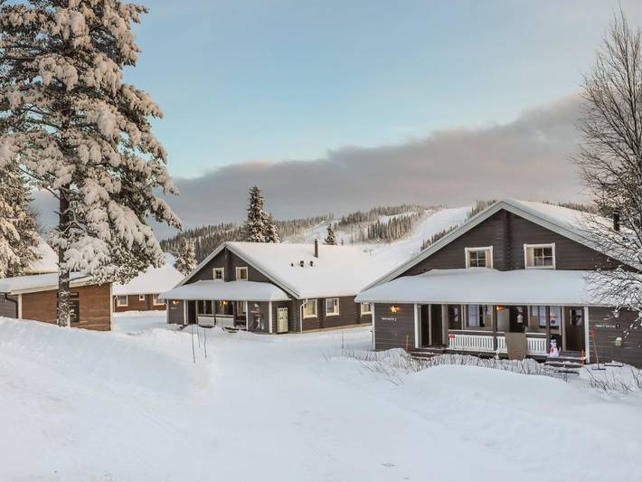 Aurinko-saaga 2 paritalo lasiterassihuon in Ukkohalla, Kainuu