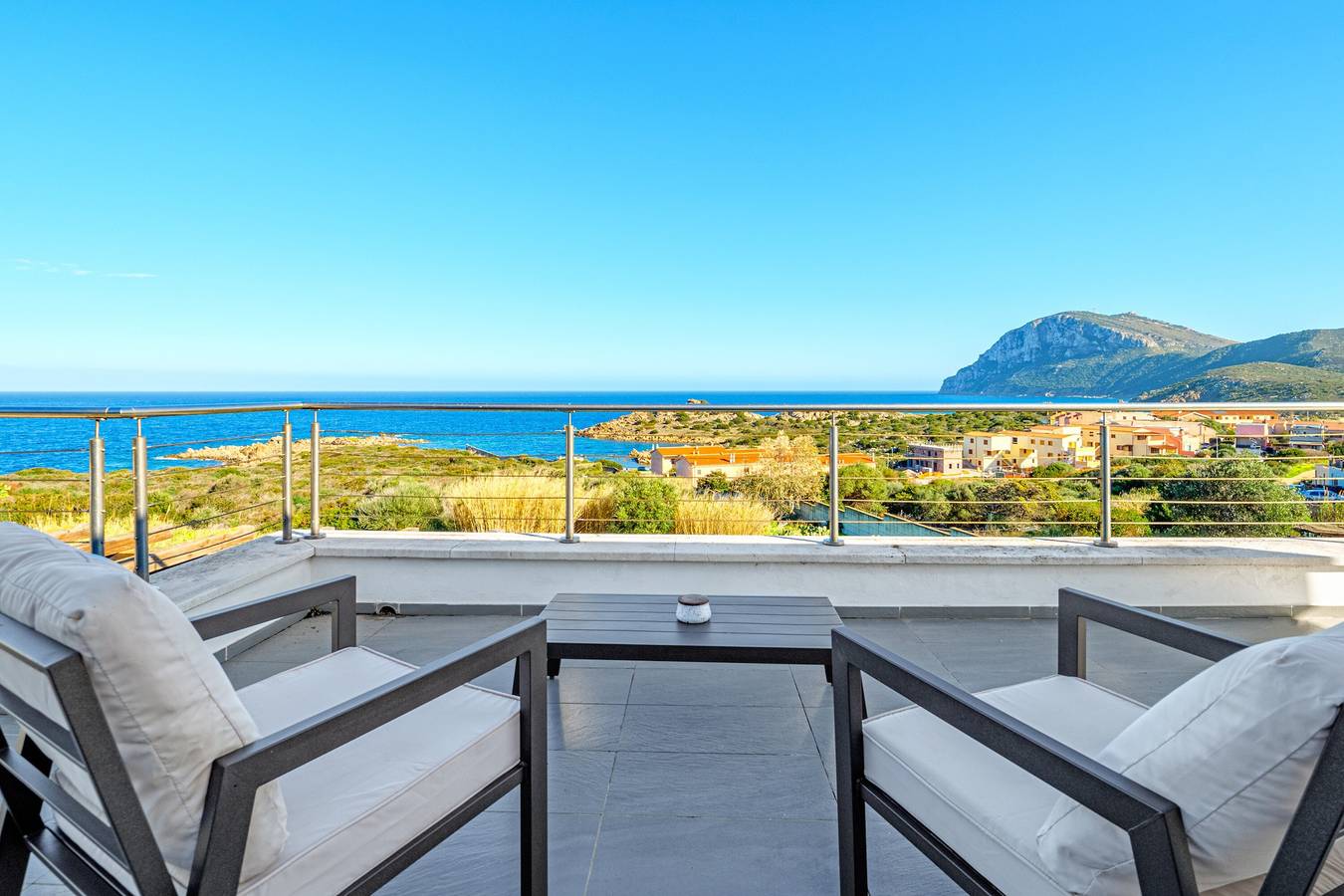 Ganze Wohnung, Ferienwohnung 12 in der Villa Marconi mit Blick auf das Meer und die Berge und Panoramaterrasse in Golfo Aranci, Costa Smeralda
