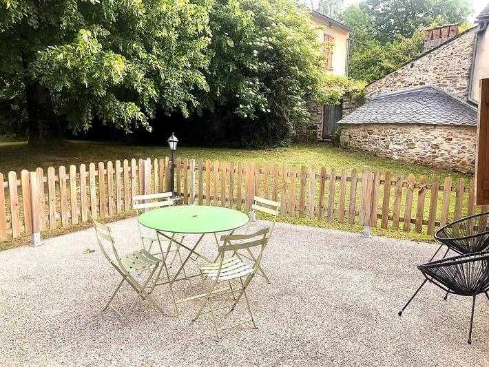 Location de vacances pour 2 personnes, avec piscine ainsi que vue et jardin à Montredon-Labessonnié - 4