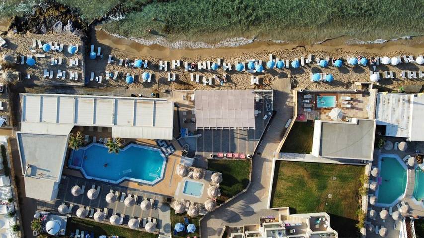 Appart’hôtel pour 5 personnes, avec vue et piscine ainsi que jardin et bassin pour enfant