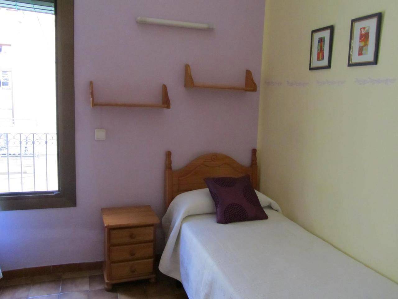 Single Room with Shared Bathroom in Centro Barcelona, Barcelona