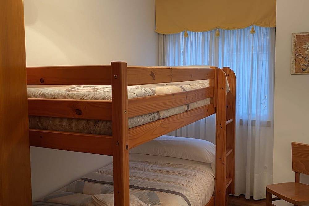 Entire apartment, House Goros Ii in Melide, La Coruña Province