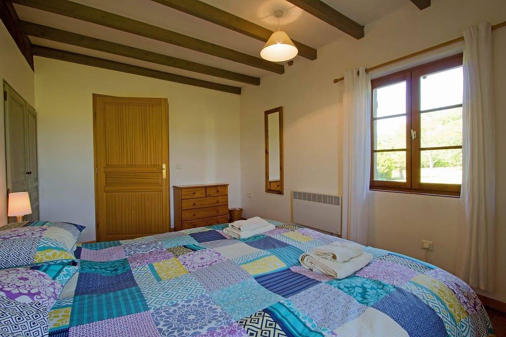 Heated pool, single-storey, rural location. Near restaurants and historic towns in Pardaillan, Région de Marmande