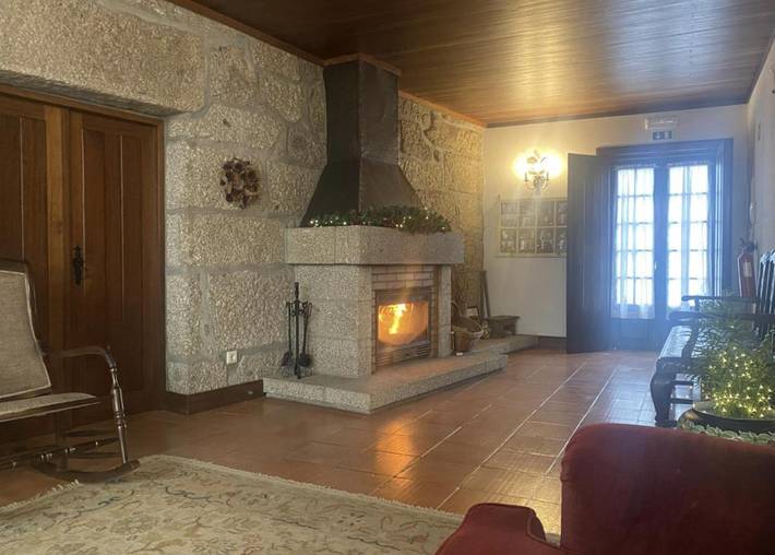 Cottage pour 24 personnes, avec vue ainsi que jardin et piscine, animaux acceptés dans Rio de Moinhos (Porto)