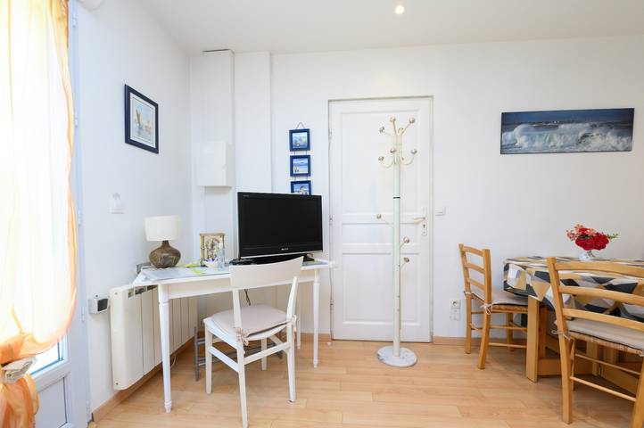 Holiday Home 'Ty Lydian' with Private Terrace, Private Garden and Wi-Fi in Arradon, Côte des Mégalithes
