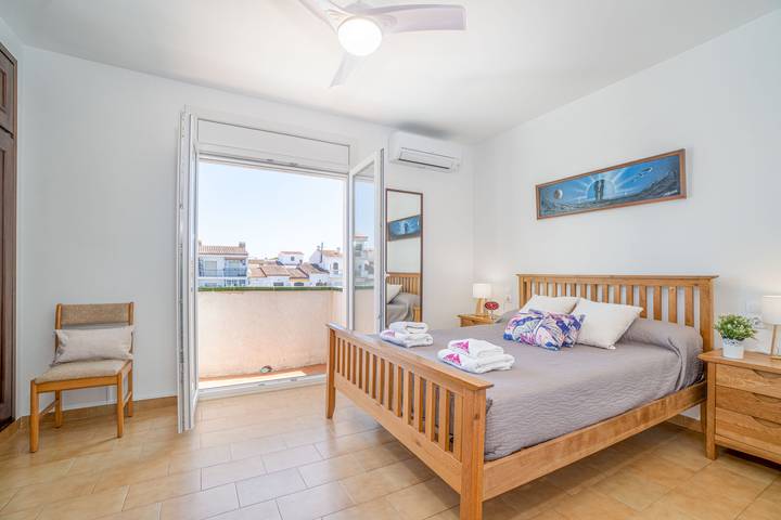 Casa rural para 8 personas, con terraza, Se admiten mascotas en Ampuriabrava - 4