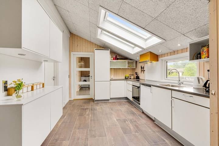 Beach-close holiday home with wilderness bath, hot tub and sauna in Blavand, Región de Varde