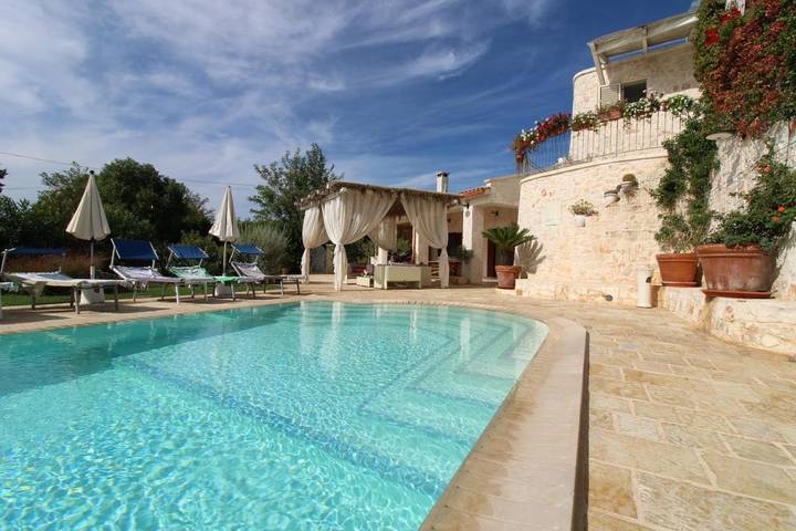 Location de vacances pour 3 personnes, avec piscine ainsi que jardin et vue à Ostuni - 2
