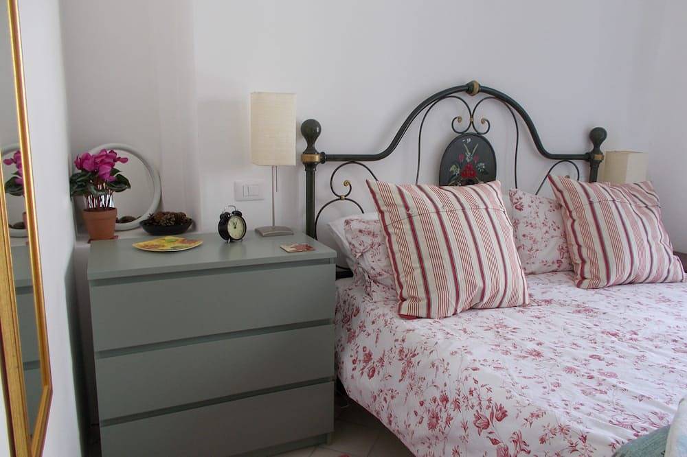 Casa Rosa Cottage indipendente nel villaggio con terrazza sul tetto, giardino, barbecue e Wifi gratuito in Bugnara, Provincia di L'Aquila