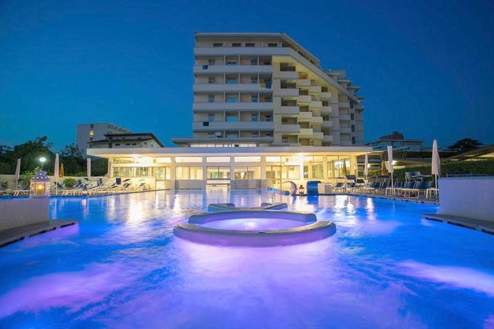 Hôtel pour 2 personnes, avec jardin et piscine ainsi que jacuzzi et sauna