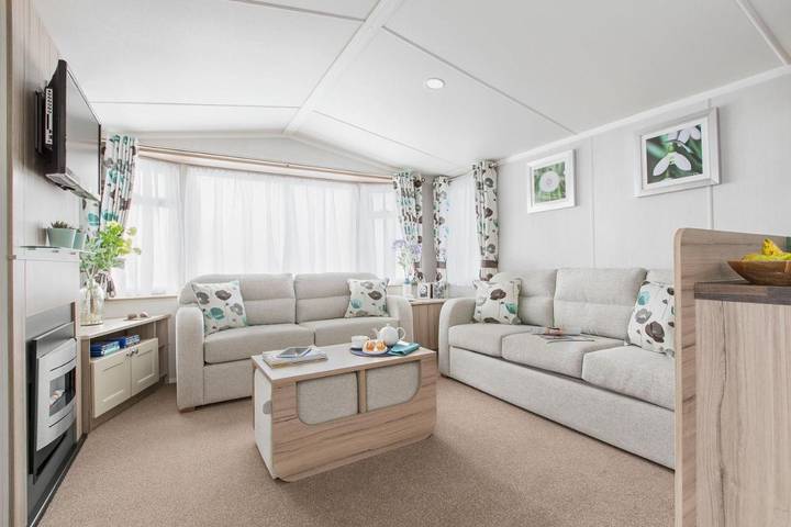 Holiday rental for 5 people, with terrace and pool as well as garden in Milford-on-Sea